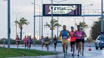 İzmir’de Memleketler arası 9 Eylül İzmir Yarı Maratonu’yla kurtuluş coşkusu başladı