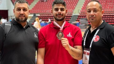 İzmirli atletler madalyalarla döndü