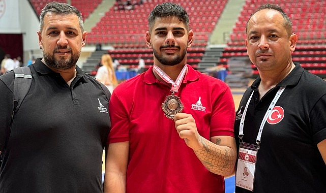 İzmirli atletler madalyalarla döndü