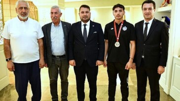 Kahramankazan Belediyespor Halter Grubu sportmeni Berat Ergün, Yıldızlar Türkiye Halter Şampiyonası’nda altın madalya kazandı