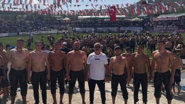 Kahramankazan Belediyespor’un yetenekli güreşçisi Ümit Nusret Terzi, klasik 2. Gazi Paşa’yı Anma Yağlı Pehlivan Güreşleri’nde değerli bir muvaffakiyete imza attı