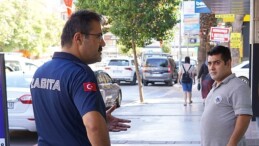 Kemalpaşa Belediyesi Zabıta grupları kaldırımları yayalaştırma çalışmalarını hızlandırdı