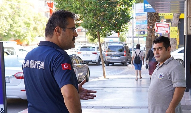 Kemalpaşa Belediyesi Zabıta grupları kaldırımları yayalaştırma çalışmalarını hızlandırdı