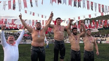 Kemer Belediye güreşçisinden ikili kürsü