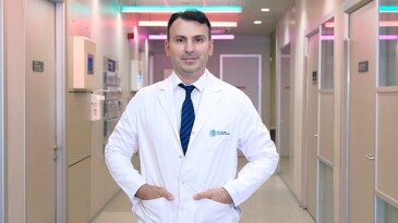 Kifoz engellenebilir! Hem meskende hem okulda çocuklar kifoz hakkında bilgilendirilmeli!