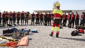 Konya Büyükşehir İtfaiyesi KKTC’de Vazifeli İtfaiye İşçilerine Eğitim Verdi
