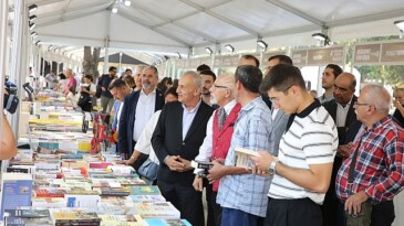 Küçükçekmece Belediyesi’nin düzenlediği ikinci Kitap Günleri başladı.