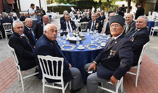 Lider Aydın şehit yakınları ve gaziler ile bir ortaya geldi