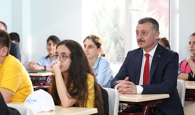 Lider Büyükakın’dan Kocaelili öğrencilere müjde; Büyükşehir’den 20 bin öğrenciye eğitim takviyesi