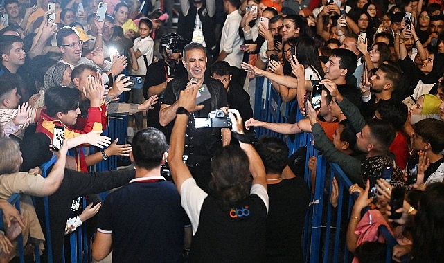 Lider Muhittin Böcek Elmalı’da Haluk Levent konserine katıldı