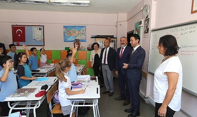 Lider Önal’dan öğrencilere sürpriz ziyaret