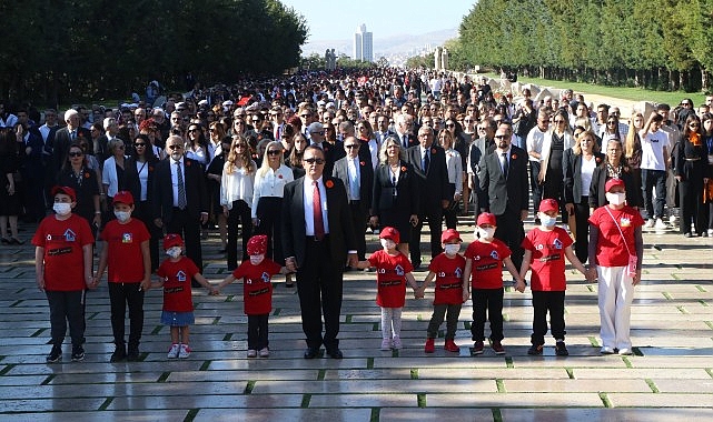 LÖSEV’den Büyük Anıtkabir Buluşması Türkiye’nin Dört Bir Yanından 40 Bin Kişi Ata’sının Huzurunda