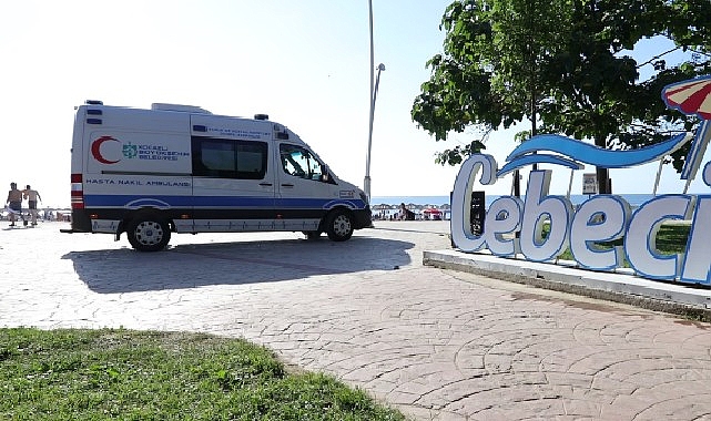 Mavi ambulanslar ve sıhhat takımları plajlarda vazife başındaydı; Büyükşehir en sıkıntı anlarında yanlarındaydı