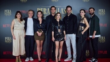 Netflix, “Pera Palas’ta Gece Yarısı” 2. dönem lansmanını takımın bir ortaya geldiği özel bir yemekle kutladı.