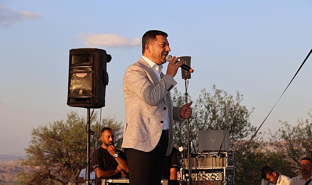 Nevşehir Belediye Başkanı Rasim Arı, Ürgüp ilçesinde düzenlenen “52. Milletlerarası Ürgüp Bağ Bozumu Festivali” programına katıldı.