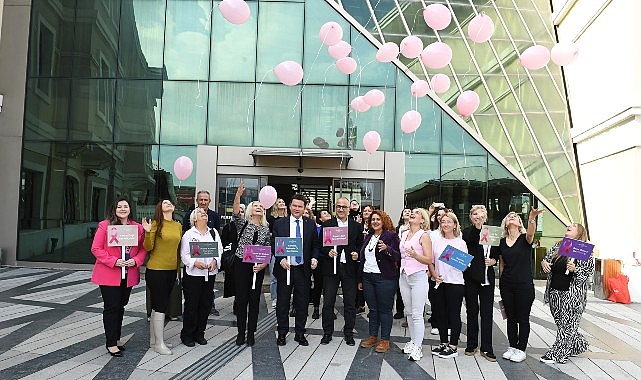 Pembe balonlar göğüs kanserine farkındalık için uçuruldu