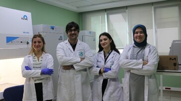 RaDiChal Laboratuvarı Türkiye’deki öğrencilere gen tedavilerini anlatıyor!