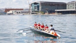 Rixos Tersane İstanbul Kürek Şenliği’ne dayanak veren Corendon Airlines’ın kürek grupları kıyasıya yarıştı