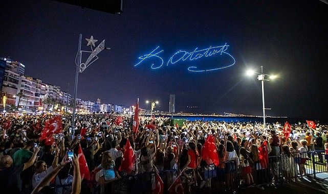 Sabah Zafer Yürüyüşü, akşam Fener Alayı ve Haluk Levent konseri