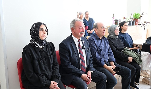 Salihli Belediye Başkanı Mazlum Nurlu, 1 Ekim Yaşlılar Günü münasebetiyle Salihli Huzurevini ziyaret etti.