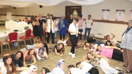 Sarsıntıdan etkilenen işitme engelli bayanlara sıhhat eğitimi