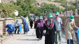 Selçuklu Belediyesi etraf hassaslığı ismine Dünya Paklık Günü münasebetiyle Sille’de “Doğa İçin Adım Atıyoruz” aktifliği düzenledi