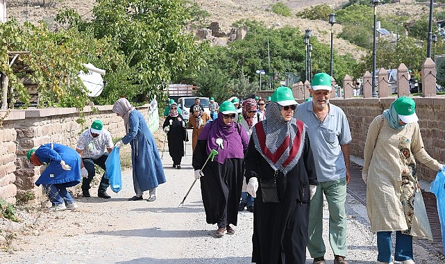 Selçuklu Belediyesi etraf hassaslığı ismine Dünya Paklık Günü münasebetiyle Sille’de “Doğa İçin Adım Atıyoruz” aktifliği düzenledi
