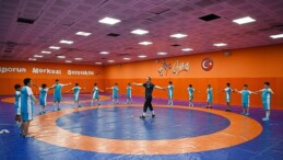Selçuklu Belediyesi tarafından düzenlenen ve 5 bin 814 öğrencinin eğitim göreceği Kış Spor Okullarında birinci eğitim 5 Ekim Cumartesi günü başladı