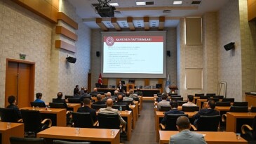 Selçuklu Belediyesi’nde vazife yapan ünite müdürlerine “Kadına Yönelik Şiddetle Çaba, Erken Yaşta Evlilik ve Zorla Evlilik” mevzularında eğitim verildi