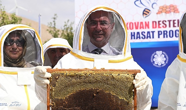 Selçuklu Belediyesi’nin kırsal mahallelerde kalkınmanın ve hayvansal üretimin geliştirilmesi emeliyle hayata geçirdiği ‘% 50 Hibeli Arılı Kovan Desteği’ne müracaatlar başladı.