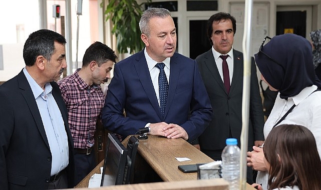 Sivas Belediyesi tarafından kentteki muhtaçlık sahibi vatandaşlar için Gülkart projesi hayata geçirildi.