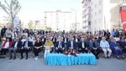 Sivas Belediyesi tarafından Pir Şamil Mahallesi’nde üretimi tamamlanan Nevzat Öztürk Parkı hizmete açıldı.