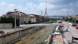 Yahya Kaptan’a yapılan yaya köprüsü sürat kazandı