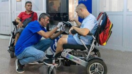 Yangın mağduru, tekerlekli sandalyesine kavuştu