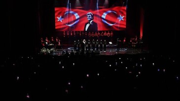 Zeki Müren, masal tadında bir gece ile anıldı