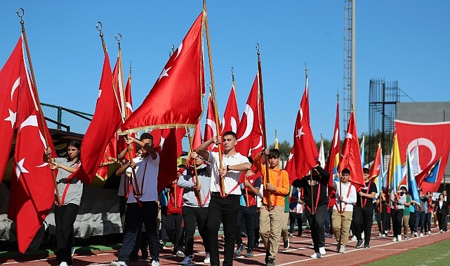 Aliağa, Cumhuriyetin 101. Yılında Atatürk Stadında Buluştu