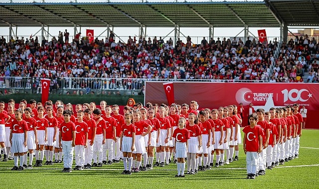 Aliağalılar 29 Ekim Cumhuriyet Bayramı Coşkusunu Daima Birlikte Yaşayacak