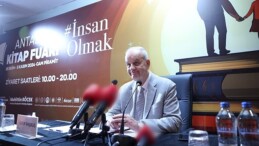 Antalya Kitap Fuarı ziyaretçi akınına uğruyor İlker Başbuğ söyleşisine ağır ilgi