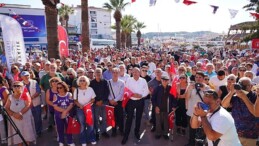 Ayvalık’ta 8 Ekim Salı günü sabah saatlerinde Atatürk Anıtı’na yapılan taarruza vatandaşlardan reaksiyon yağdı.