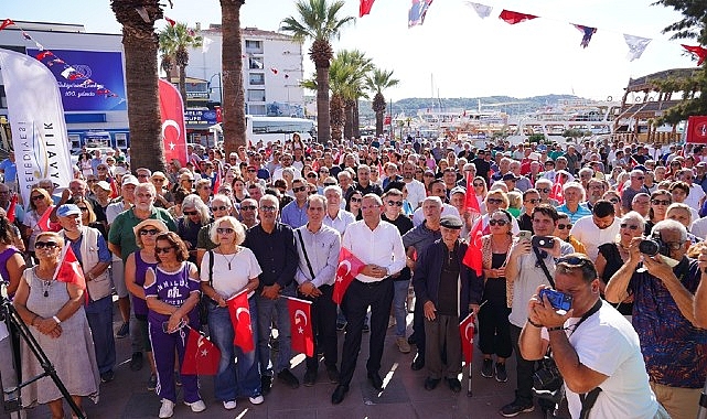 Ayvalık’ta 8 Ekim Salı günü sabah saatlerinde Atatürk Anıtı’na yapılan taarruza vatandaşlardan reaksiyon yağdı.