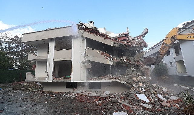 Bakırköy’de riskli binalar inançlı hale geliyor