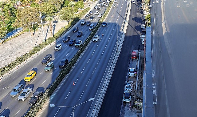 Bayraklı’da yol ve köprü yenileme çalışmaları sürüyor