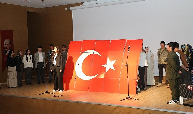 Dilovası, Cumhuriyetin ilanının 101. yıl dönümünü, ilçe protokolü ve vatandaşların iştirakiyle coşkuyla kutlandı.