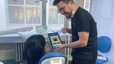 “Diş Doktorumu Duyuyorum” uygulaması işitme engelli bireylerin kullanımına sunuldu