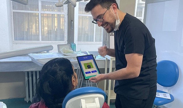 “Diş Doktorumu Duyuyorum” uygulaması işitme engelli bireylerin kullanımına sunuldu