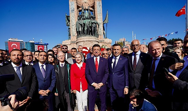 Ekrem İmamoğlu Türkiye Cumhuriyeti’nin 101’inci kuruluş yıldönümü, Taksim Cumhuriyet Anıtı’nda gerçekleştirilen çelenk koyma merasimiyle kutlandı