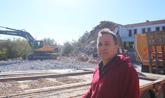 Foça’da Sarsıntıya Güçlü Olmayan Okullar Yıkılıyor