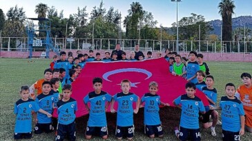 Futbol okulumuzdan Cumhuriyet kutlaması