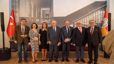 Galatasaray Divan Heyeti’nin Türkiye Cumhuriyeti’nin İkinci Yüzyılı ve Dünya Nereye Gidiyor, Özel Gündemli Toplantısı Gerçekleşti