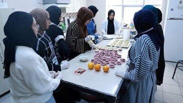 Geleceğin anneleri mutfakta hünerlerini sergiledi